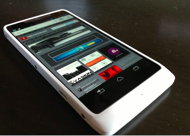 Motorola RAZRi – Dile Hola al smartphone de pantalla completa [Reseña]