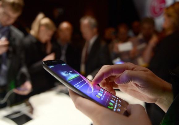 At&t ofrecerá el primer smartphone con una pantalla curva