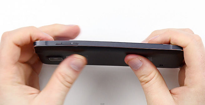 Samsung Galaxy Note 4 vs iPhone 6 Plus, ¿cuál se dobla más?
