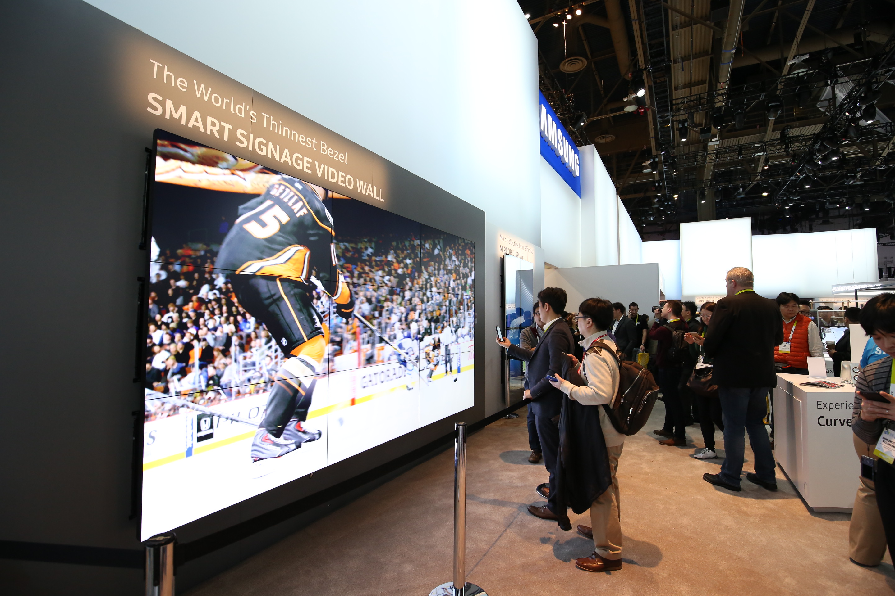 Samsung presenta bezel-less video wall más delgado del mundo