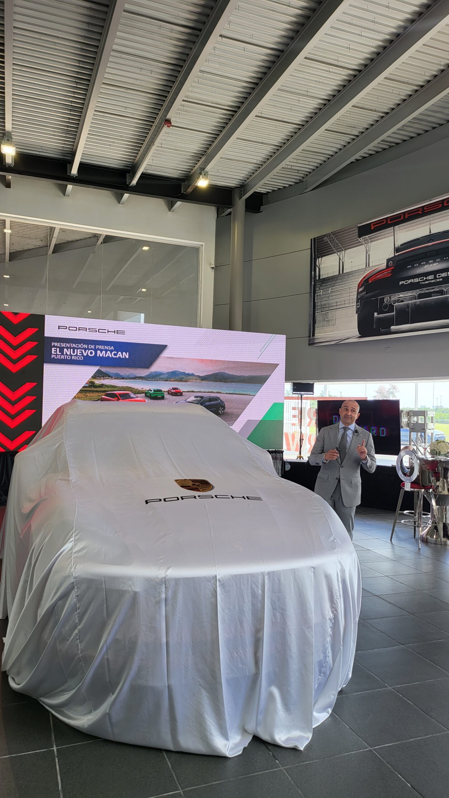 Porsche Center Puerto Rico presenta el nuevo Macan